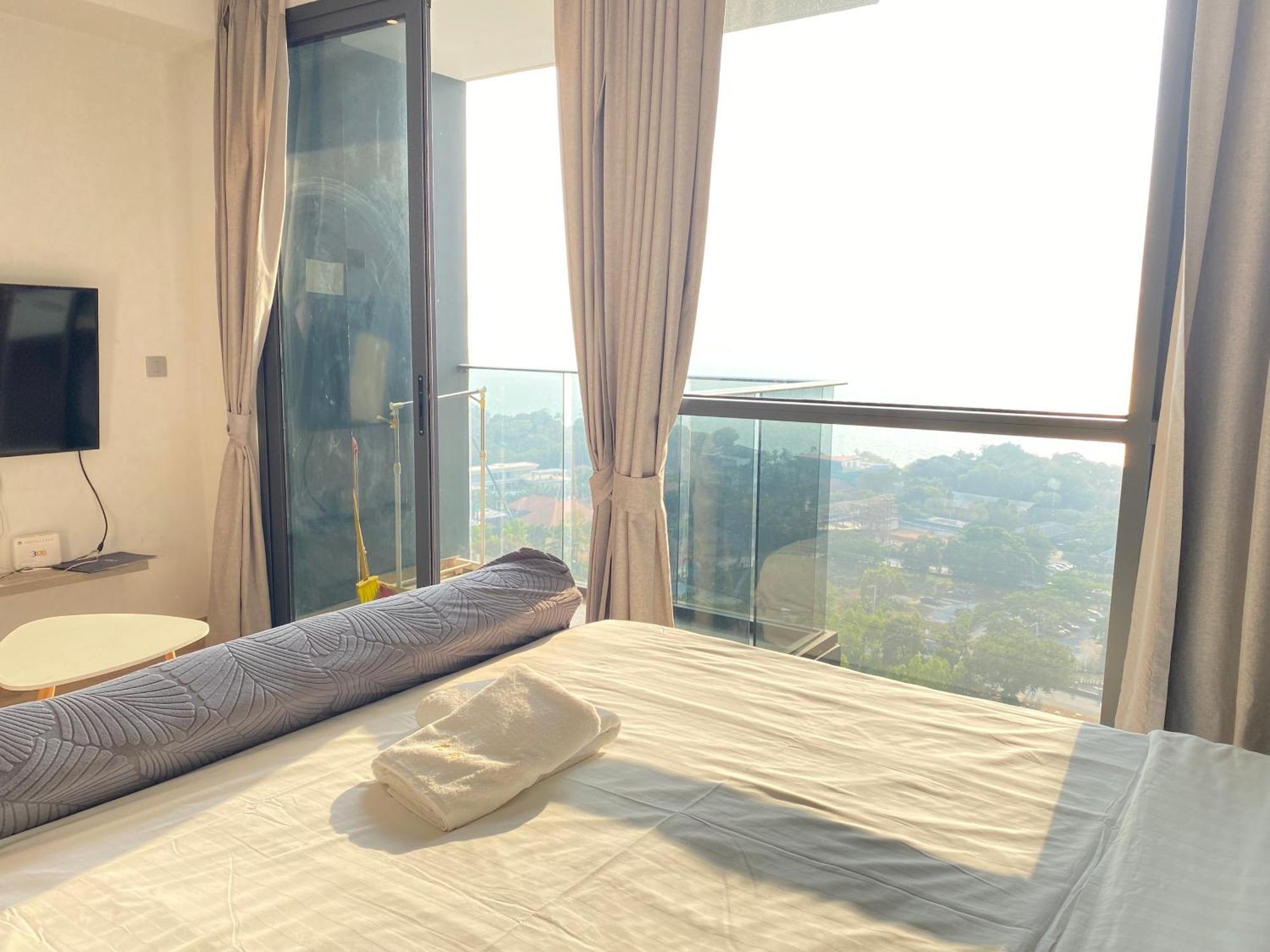 The Andromeda Seaview Apartment *